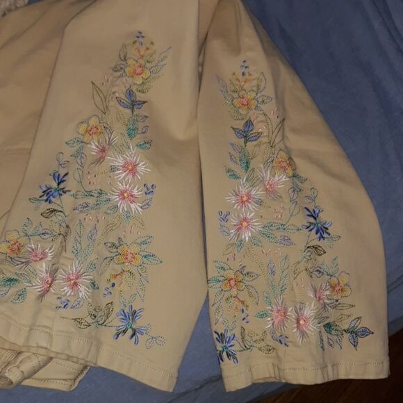 Denim and Company size small embroidery pants - Picture 5 of 8
